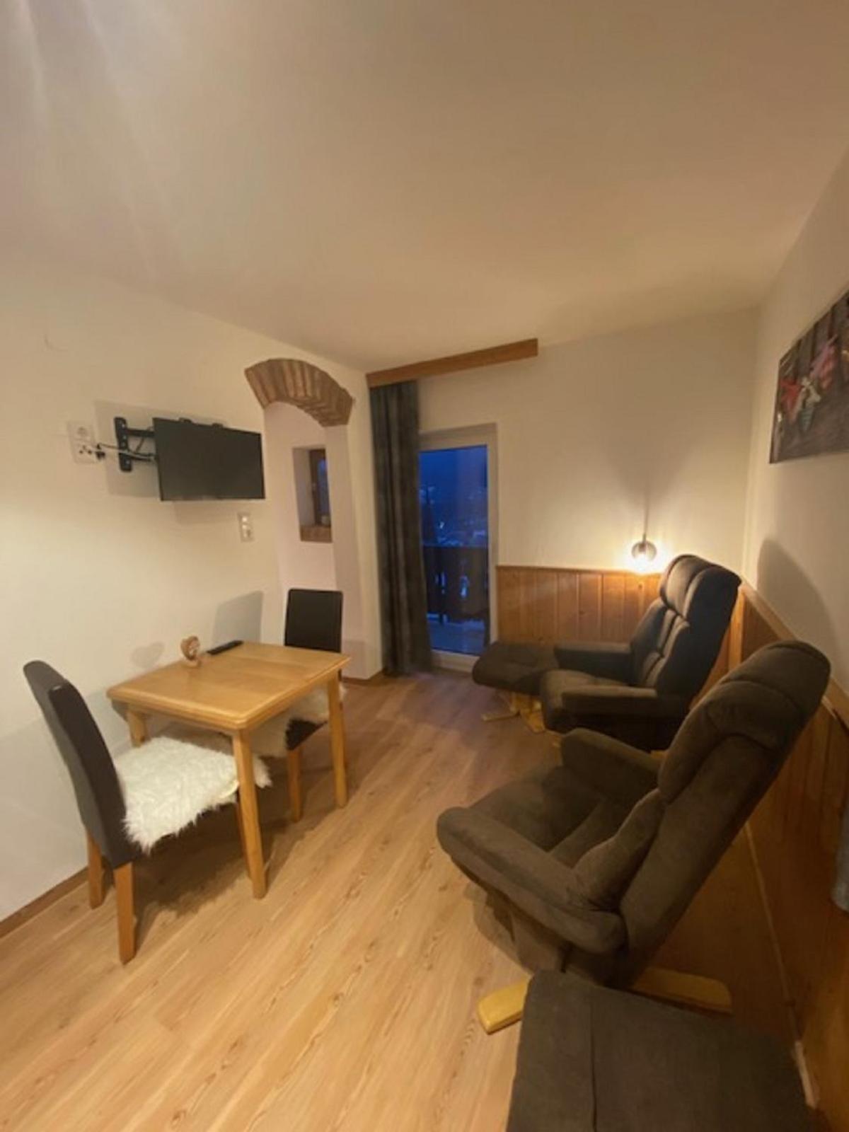 Alpenappartements Schwalbennestl Mittenwald Eksteriør billede